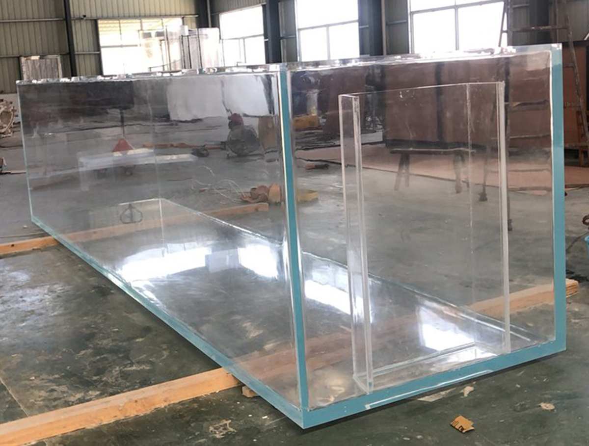Acrylic fish viewing tank at Sosua Ocean Village, Dominican Republic - 7 m x 1.3 m x 1.0 m, 70 mm