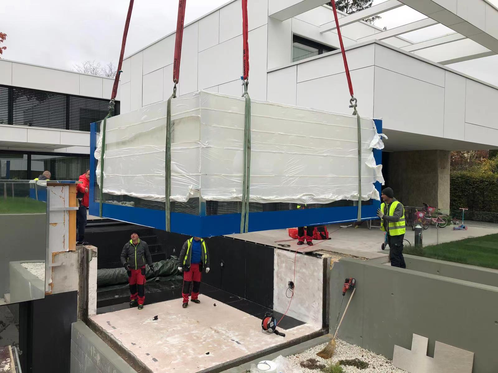 PMMA acrylic panel joint lifting stage — spreader beam used for large format acrylic panel, aquarium or pool installation