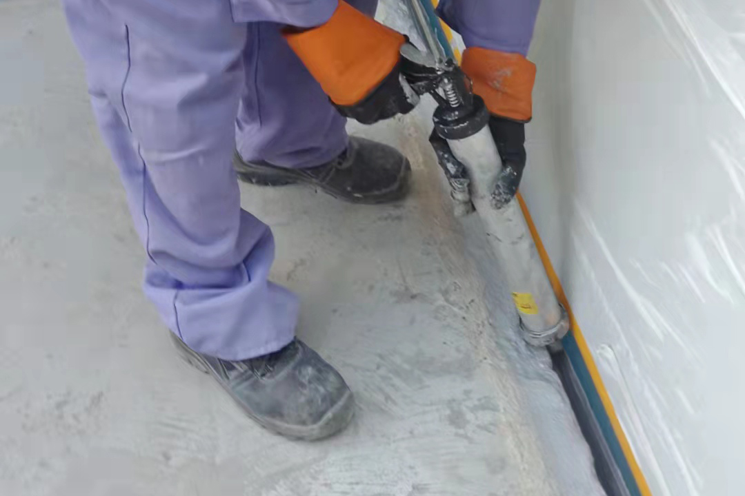 Acrylic panel sealing stage — PMMA viewing panel seated, silicone sealant being applied to perimeter joint, aquarium installation