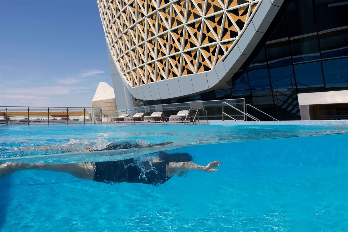 Acrylic pool viewing panel for Velero Doha, Qatar - 10.6 m x 1 m x 100 mm cast PMMA